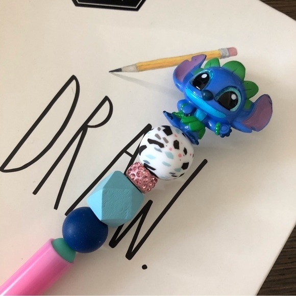 Disney Doorables: Lilo & Stitch: Hulu Stitch handmade beaded pen - Picture 1 of 3